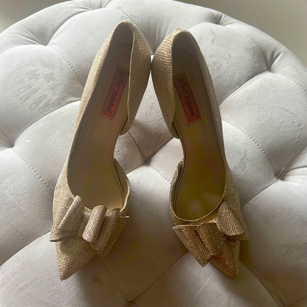 Sequin gold stiletto shoes